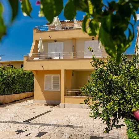 Mikulic * Rogoznica (Sibenik-Knin)